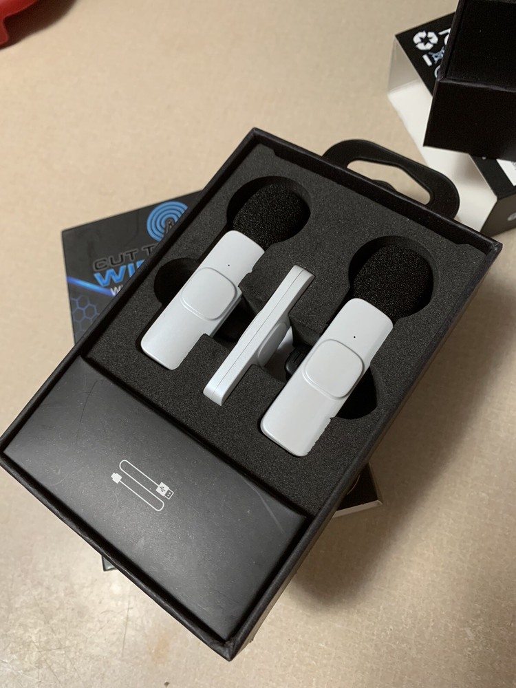 Wireless Lapel Microphone for Iphone/Ipad