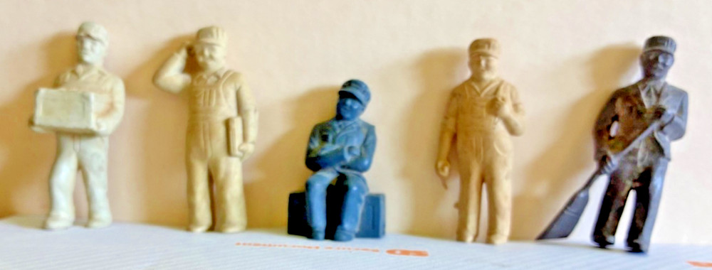 MARX FREIGHT STATION WORKERS-  COMPLETE SET!!