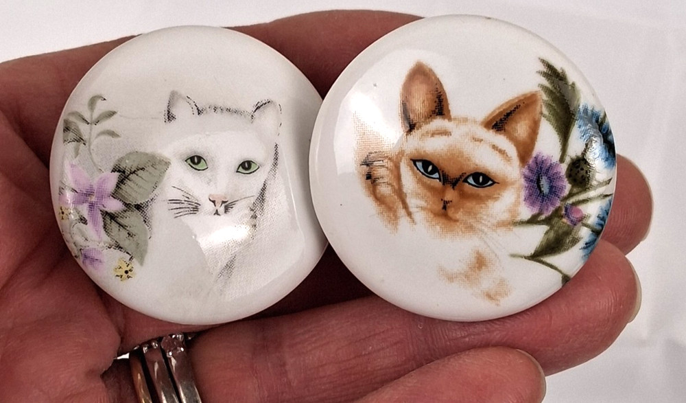 2 VTG White Porcelain Round Drawer Knobs Pulls-Hand Painted? Pretty Cat Artwork