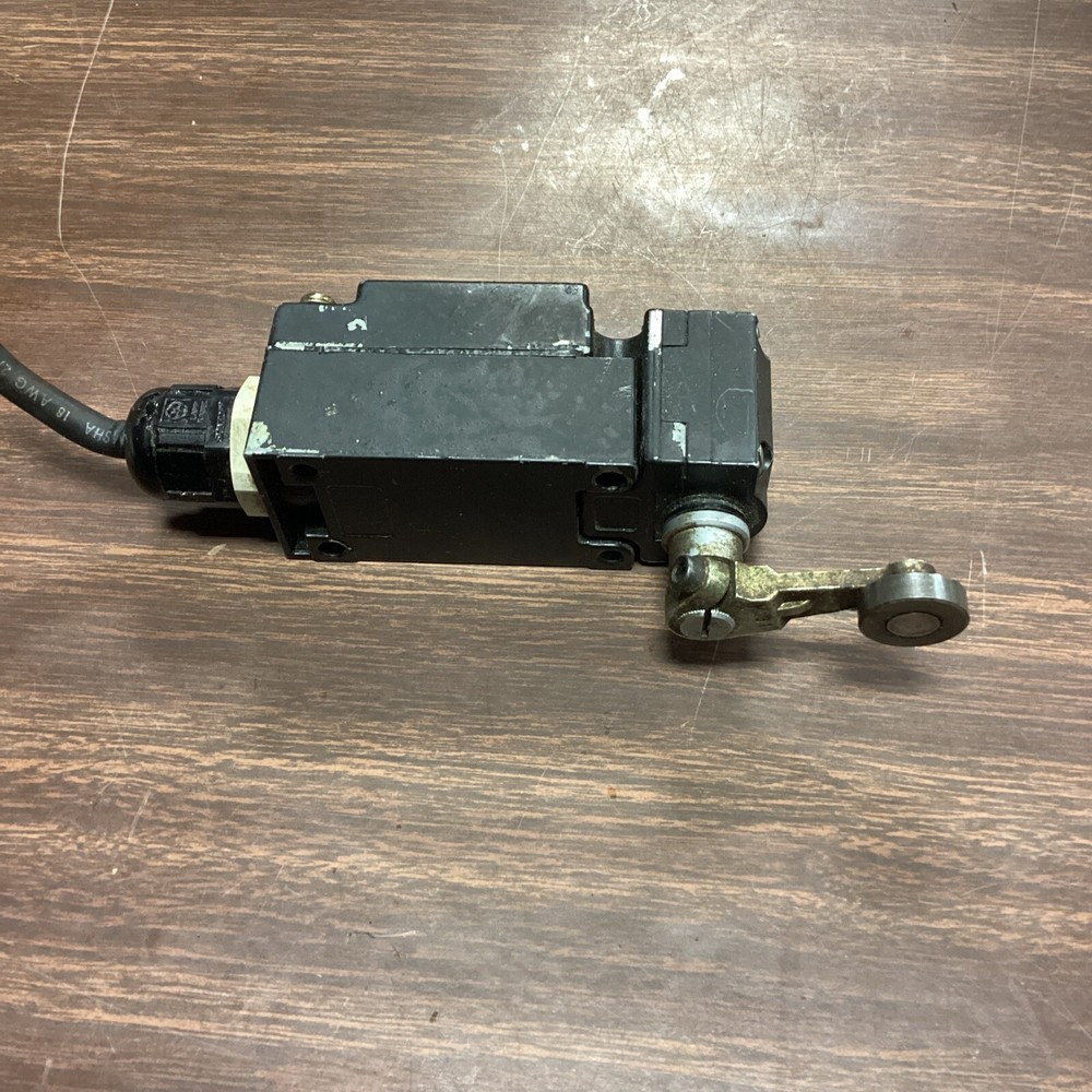 Square D AEQ2724 Limit Switch Class 9007 C26