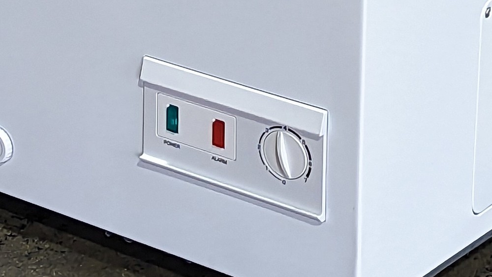 92" Commercial Solid Top Chest Freezer, White NSF CSA