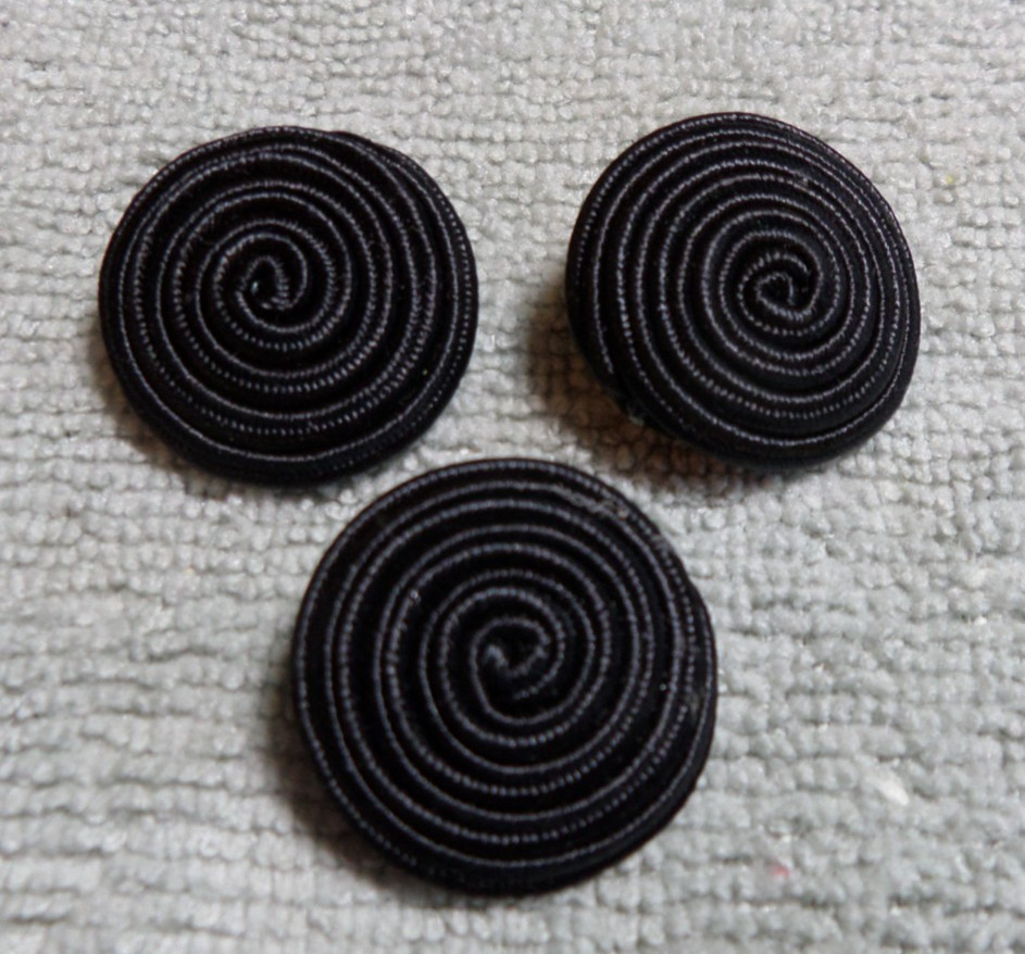 17 Vintage Fabric Picture Buttons