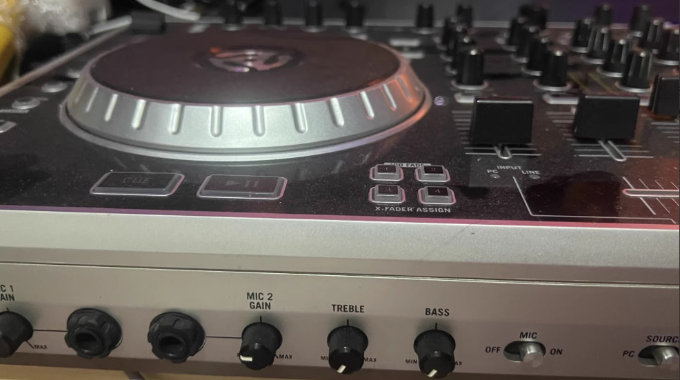 1 pcs Numark N4 DJ Controller