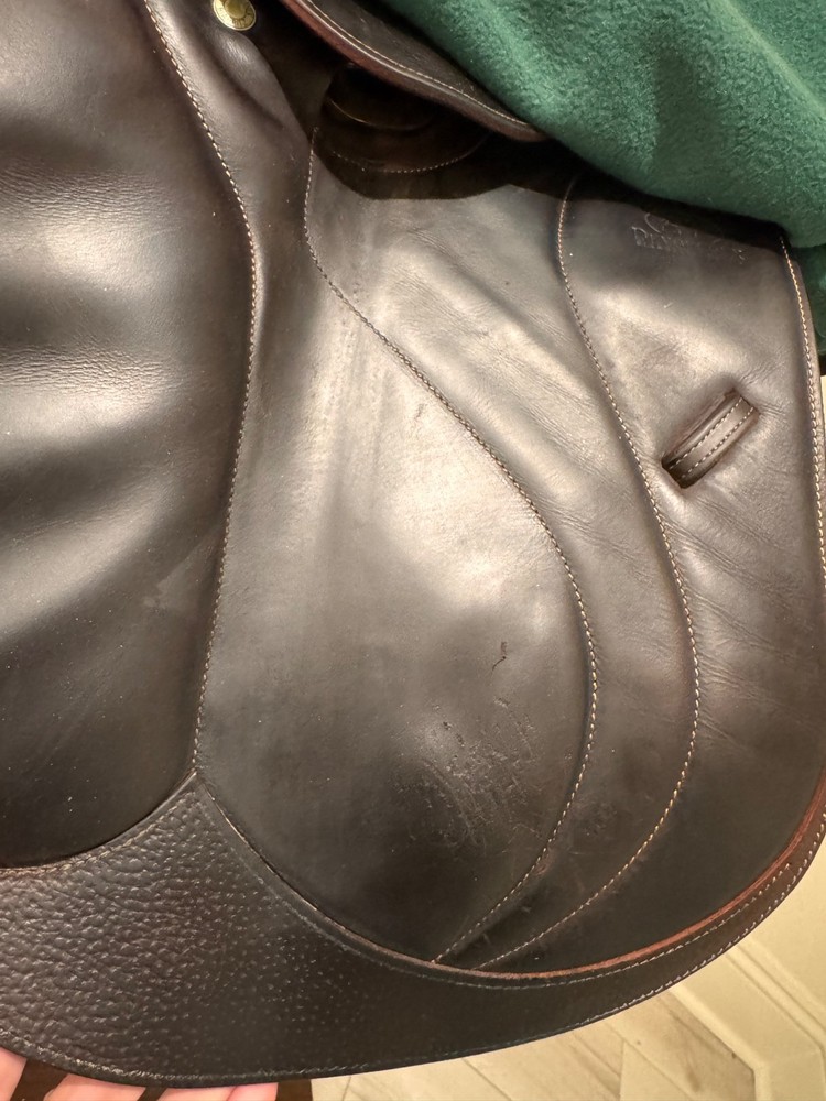 Devoucoux Biarritz Saddle 17" Buffalo with Grain D3D