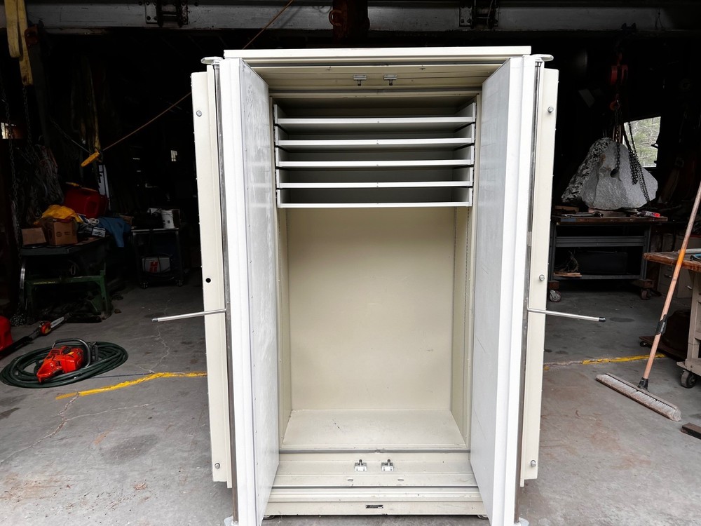 Schwab fireguard media safe model 4068CTS