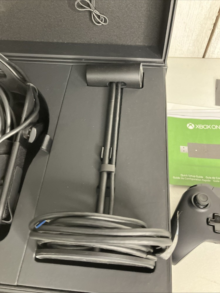 Oculus Rift CV1 Original Set for PC Virtual Reality Headset w/ Xbox Controller