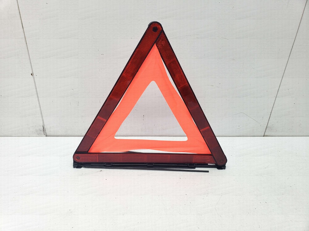MG HS EMERGENCY WARNING HAZARD TRIANGLE 10477670 2020