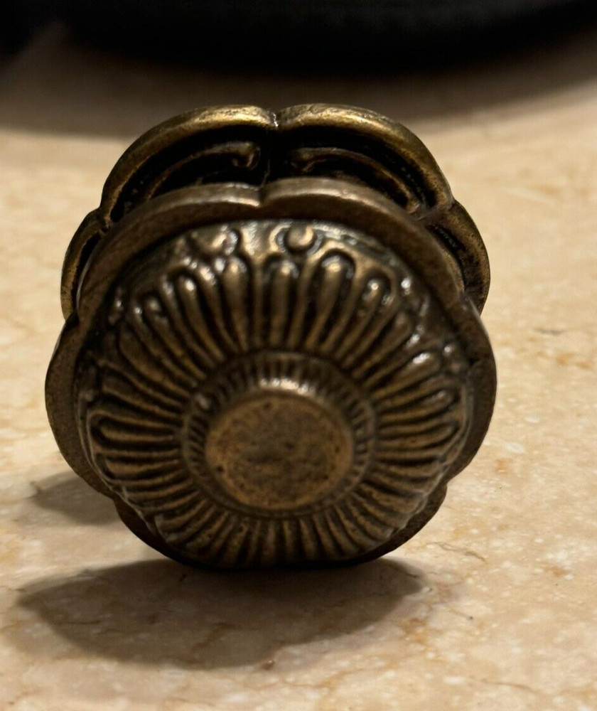 LOT 2; Antique-Brass Backplate Pulls Door Drawer Knobs Handle Furniture Hardware