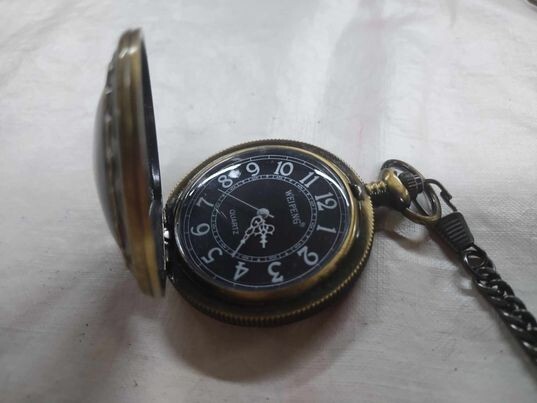 Weipeng Quartz Skull Pocket Watch