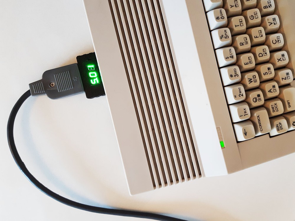 Commodore C64 voltmeter. C64, C128 & VIC-20 computers compatible. Adjustable!