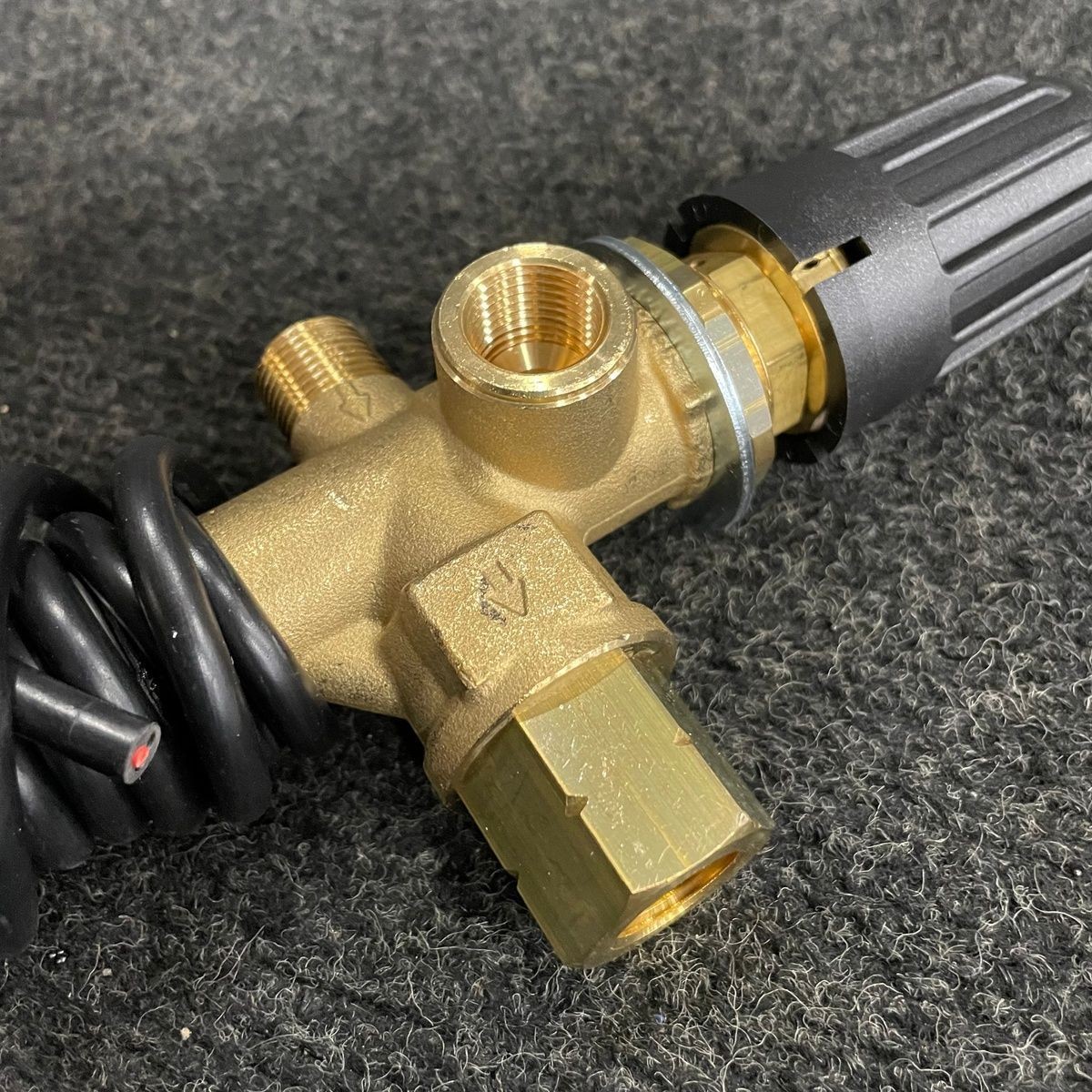 VB8 Unloader Valve 3/8" With Switch, 3650 PSI