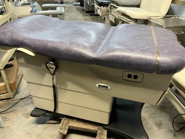Midmark 625 Power Exam Table