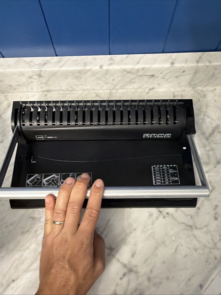 Binditek - ECOPLUS - Manual Comb Binding Machine - 19 Holes - 145 sheet binding