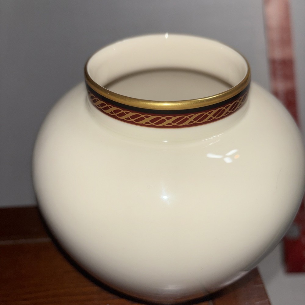 Lenox ~ Monroe Pattern, Ginger Jar Shaped 5 inch. Vase EX