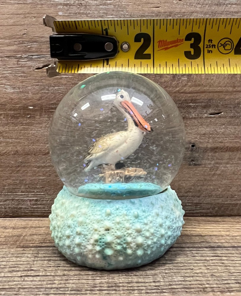 Pelican Snowglobe 3" x 2.5"