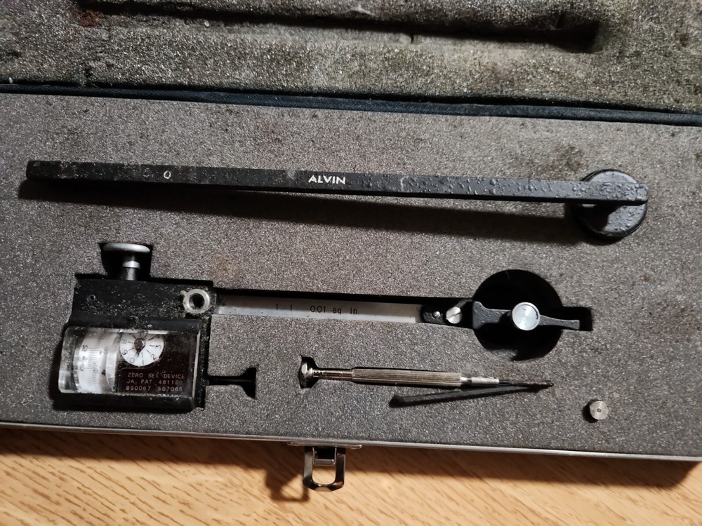 Koizumi planimeter with optical tracer zero setting polar compensation