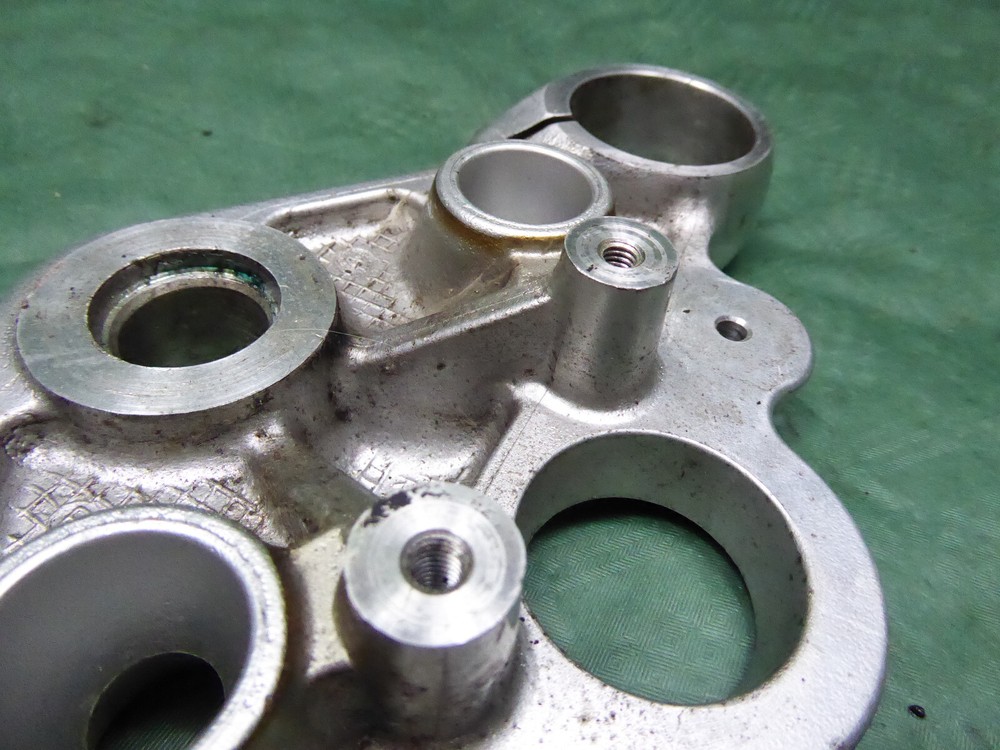 TRIUMPH THUNDERBIRD 900 LEGEND (int.c2*) FORK BRIDGE