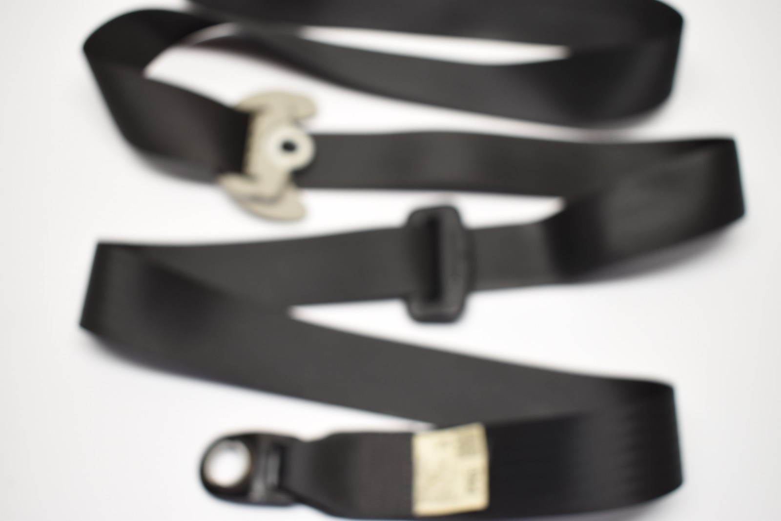 2009-2013 TOYOTA TUNDRA PASSENGER FRONT SEAT BELT RETRACTOR BLACK OEM CREW DBL