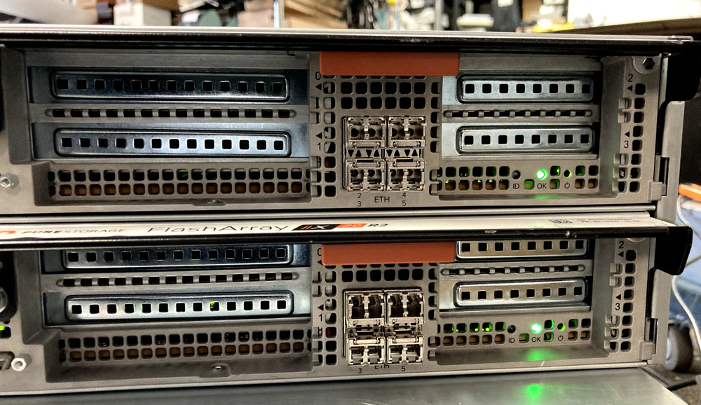 PURESTORAGE 2x FLASHARRAY X20-R2 CONTROLLER 2x Silver 4114 192GB RAM NO SSD