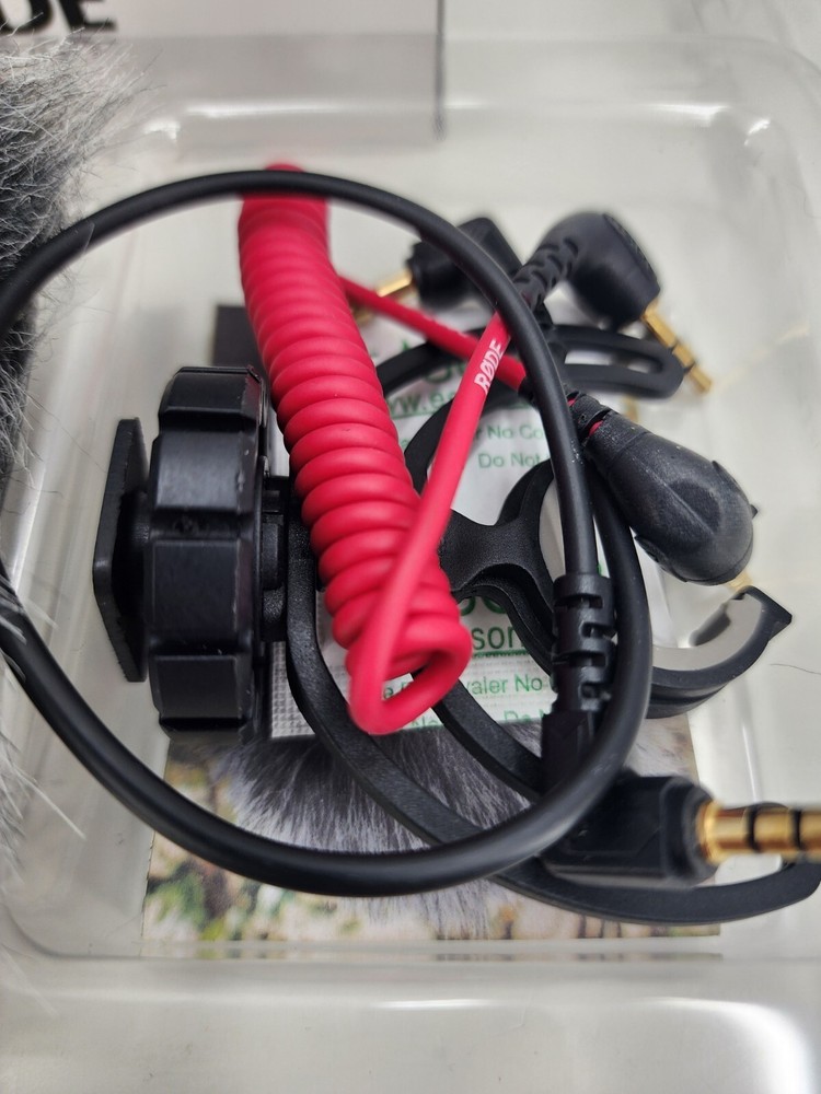 Rode VideoMicro Compact On-Camera Microphone with Rycote Lyre Shock Mount