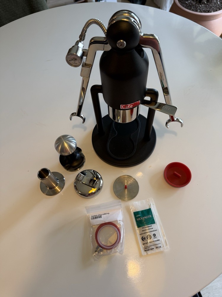 Cafelat Robot Matte Black