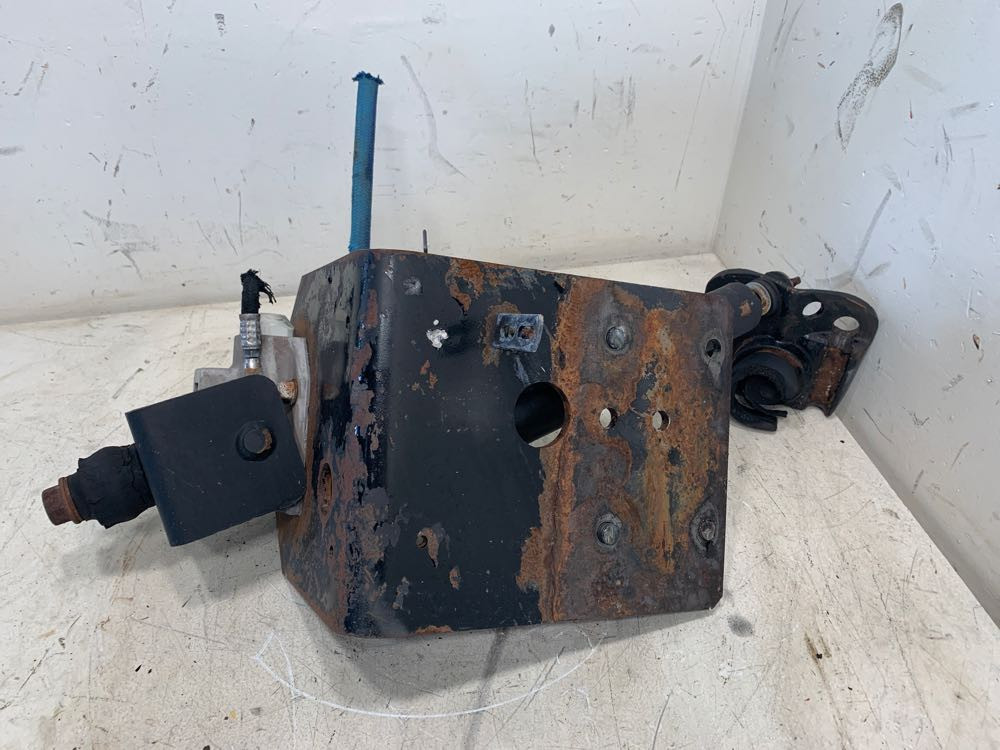 2008 Autocar WX Cab Mount (630-10609)