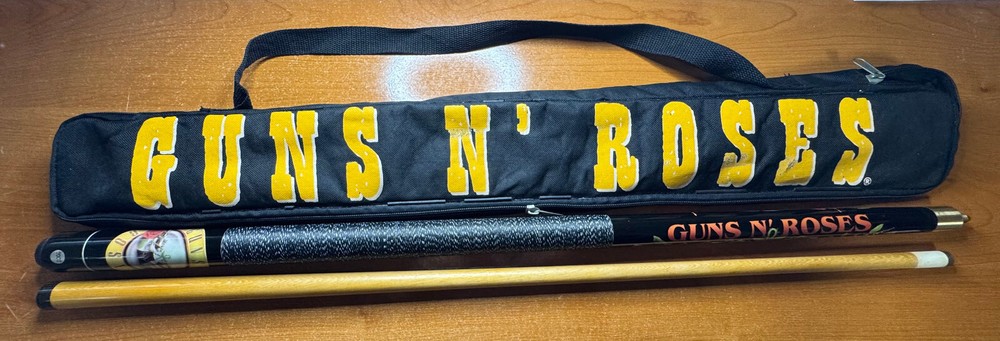 Bravado Guns N' Roses Pool Cue with Bag - Excelent condition