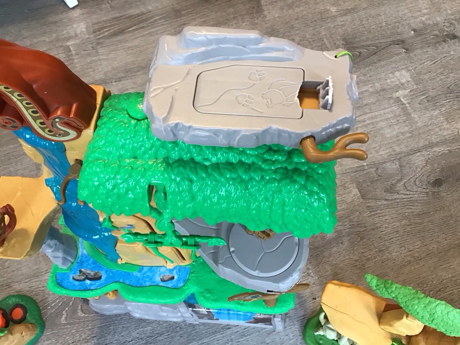 Disney Lion King Lion Guard Training Lair / Defend The Land / Rise Of Scar LOT