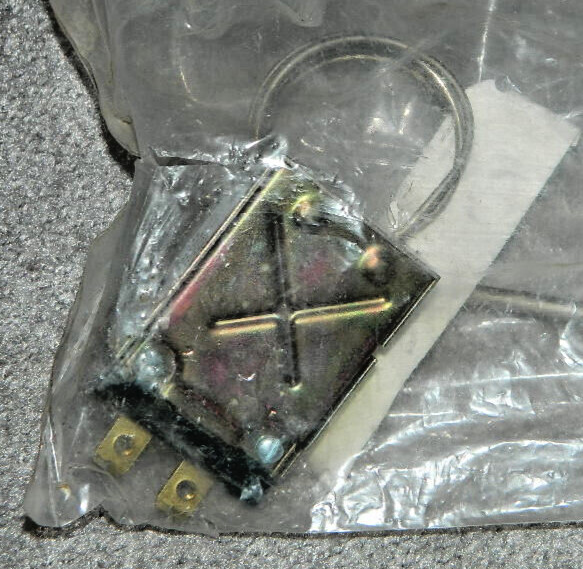 Never Used Robertshaw Model 349950 Thermostat