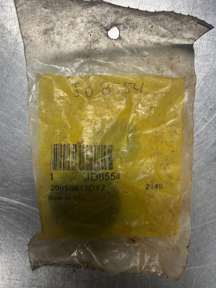 JD8554   OEM John Deere   Locking COLLAR with Set Screw