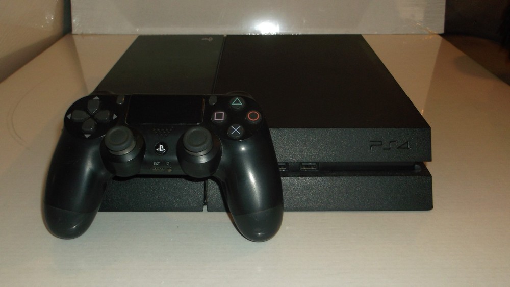 PS4 FAT CONSOLE WITH CONTROLLER