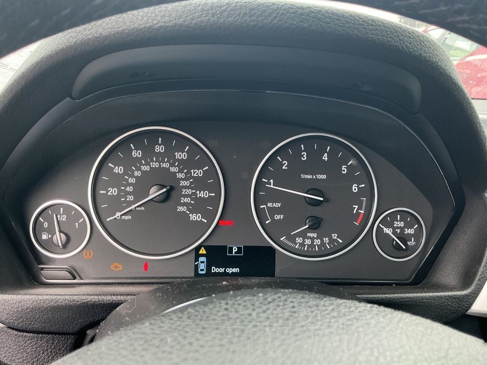 320I 2015 Glove Box 4982380