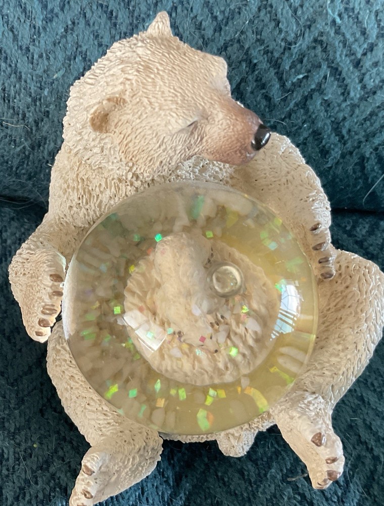 Seaworld Two Bears Snow Globe. 3”x 3”