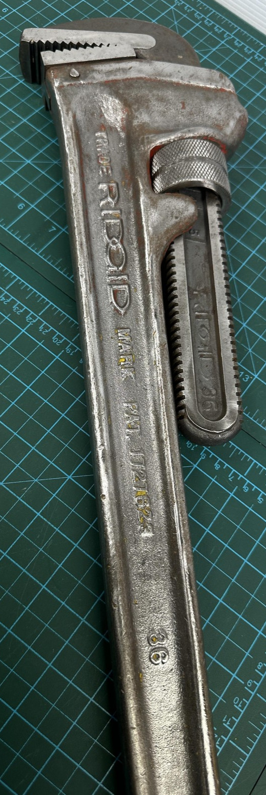 RIDGID 36 In Heavy Duty Pipe Wrench Adjustable Cast Iron Silver Made In USA