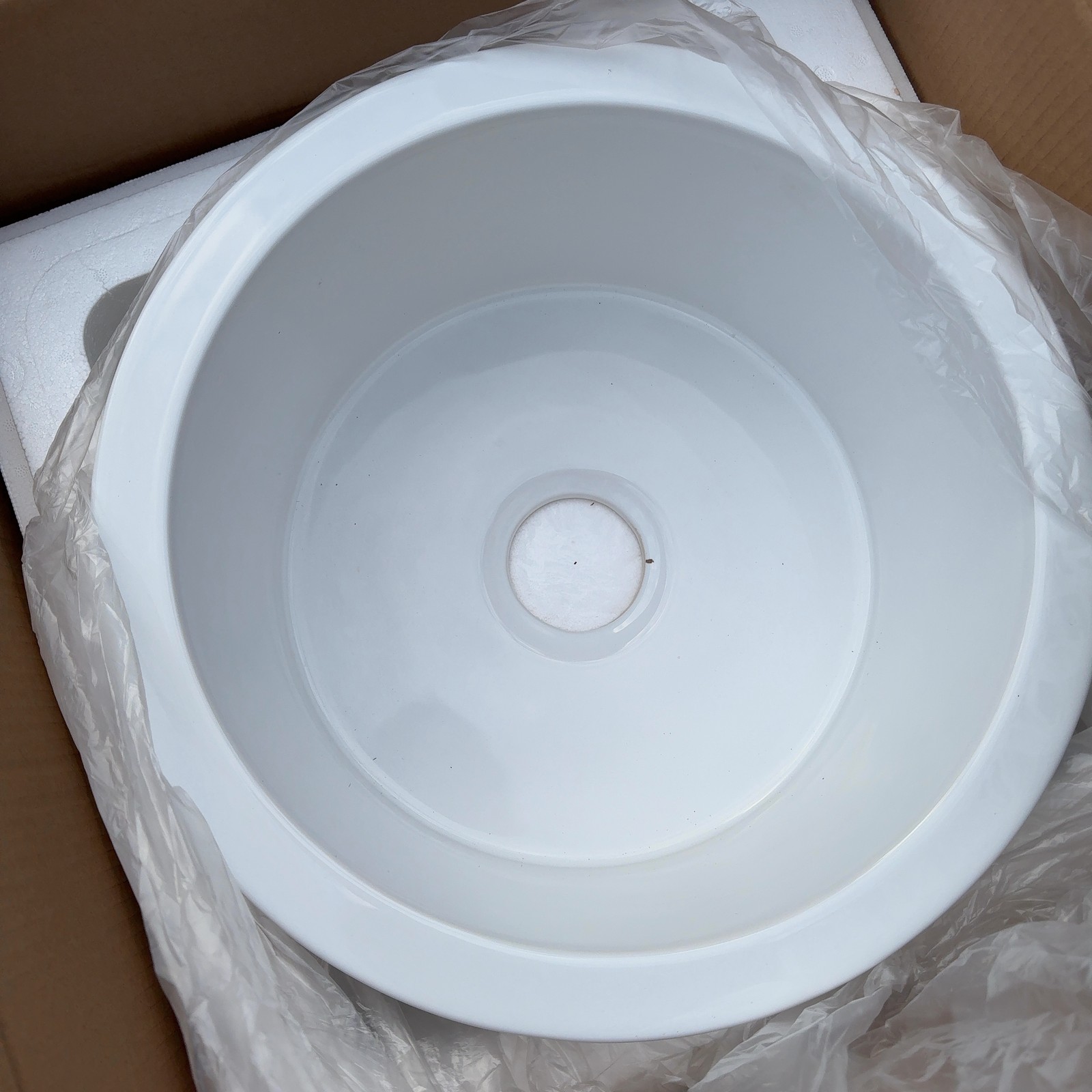 Oslo 18.5in White Fireclay Kitchen Sink Round Single Bowl w/Grid Strainer