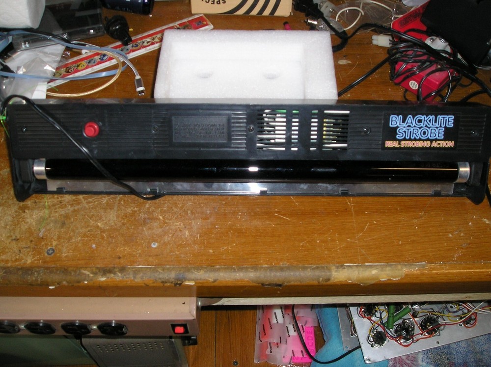 Black Light 18" Psychedelic Fluorescent Fixture & Bulb - STROBE LITE Mountable