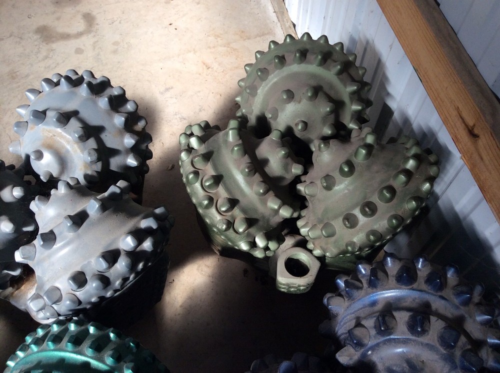 17 1/2 Smith button bits .