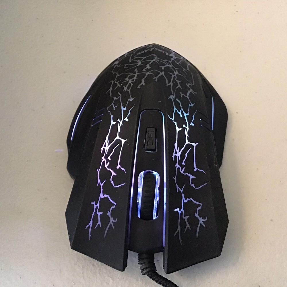 6D Optical Gaming Mouse, 7 Color Changes When Powered, 6’ USB Cord.