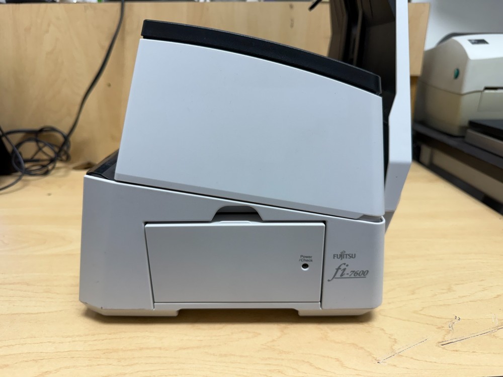 Fujitsu fi-7600 Duplex Sheetfed Document Scanner MISSING TRAY works perfect!