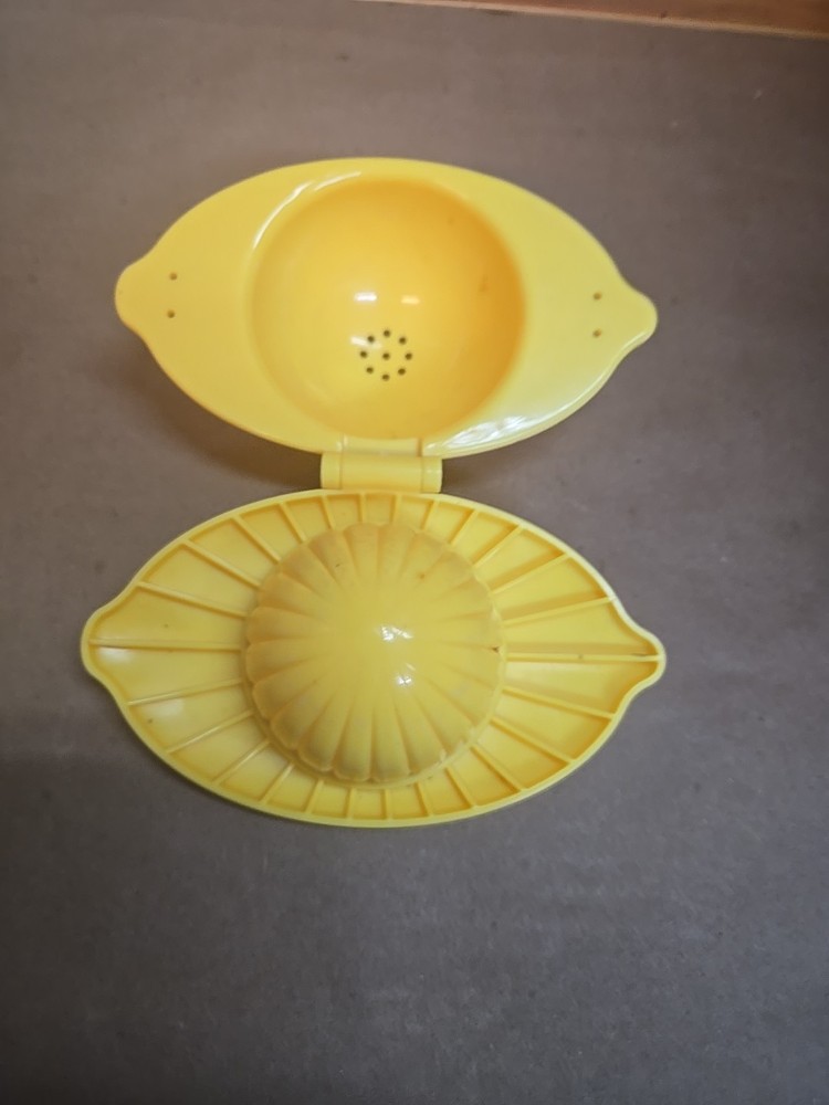Handheld Lemon/Lime Squeezer/Juicer Press; Yellow Plastic; 6"x4"
