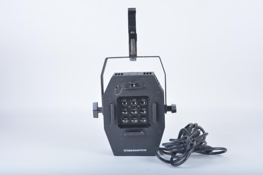 Videssence E025 LED Light Fixture Day