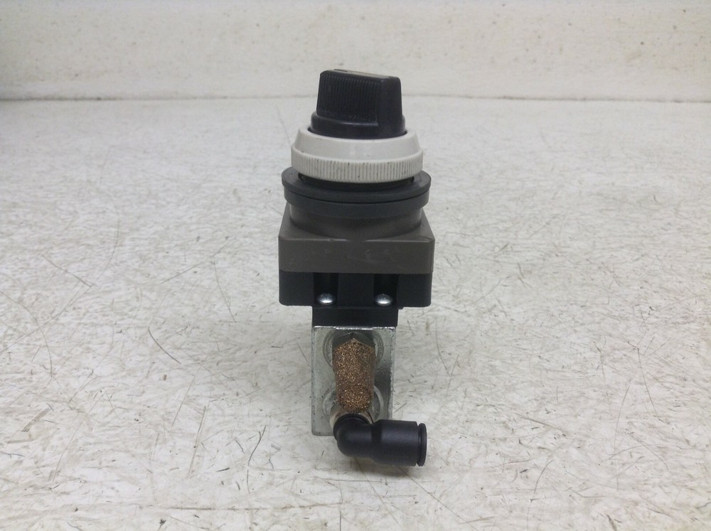 Siebe Pneumatics 4N301-254 2 Position Maintained Selector Switch Pneumatic (TSC)