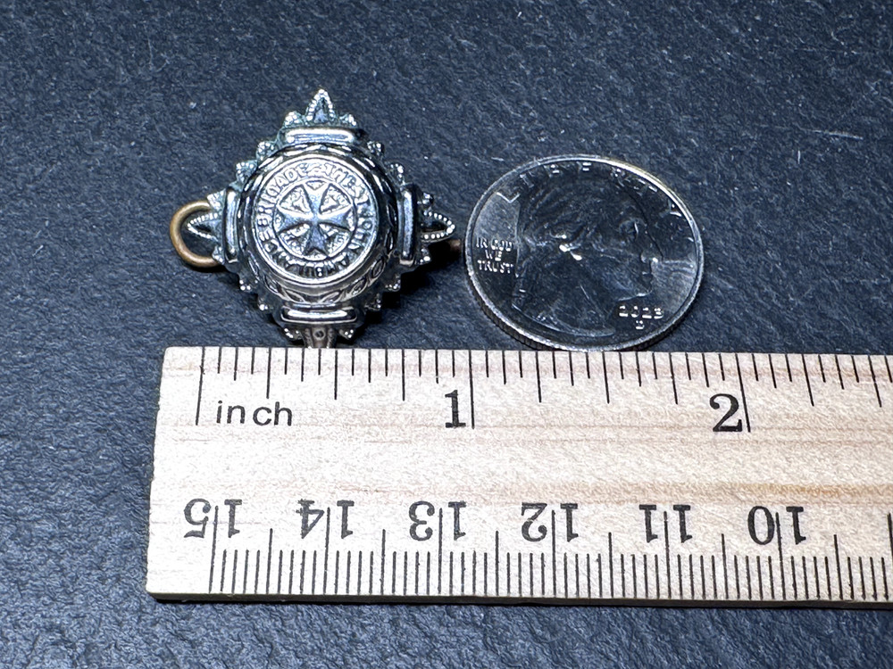 ST JOHNS AMBULANCE BRIGADE NURSING BADGE E262