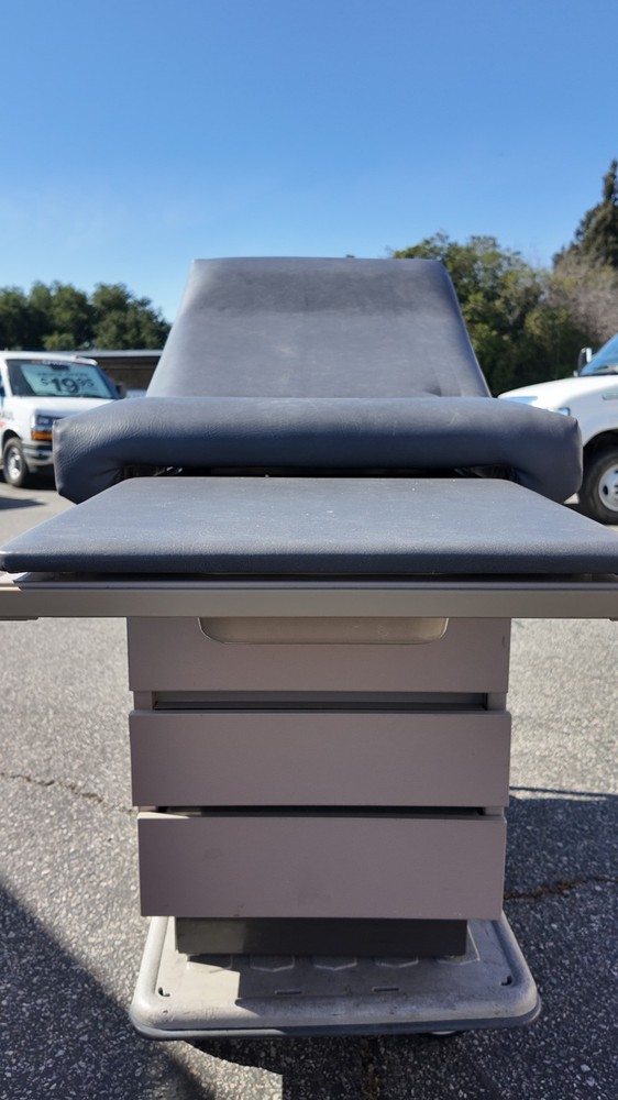 MIDMARK RITTER 104 EXAM TABLE - Gray/BEIGE -