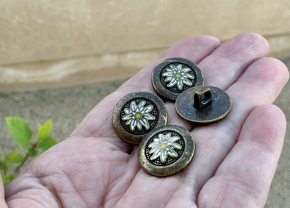 Edelweiss Hand Painted Buttons ( 4 )
