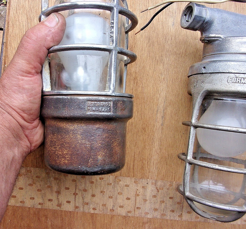 TWO Industrial Light Hazardous Explosion Proof . 1 GROUSE HINDS, 1 APPLETON