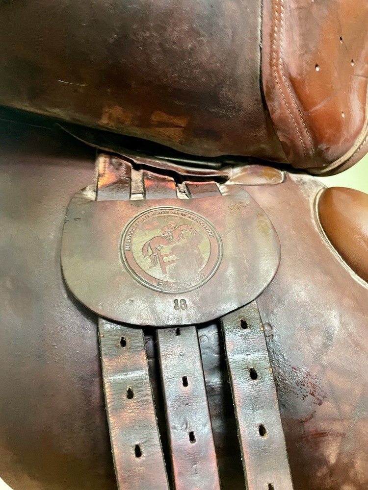 18" Collegiate Close Contact Saddle