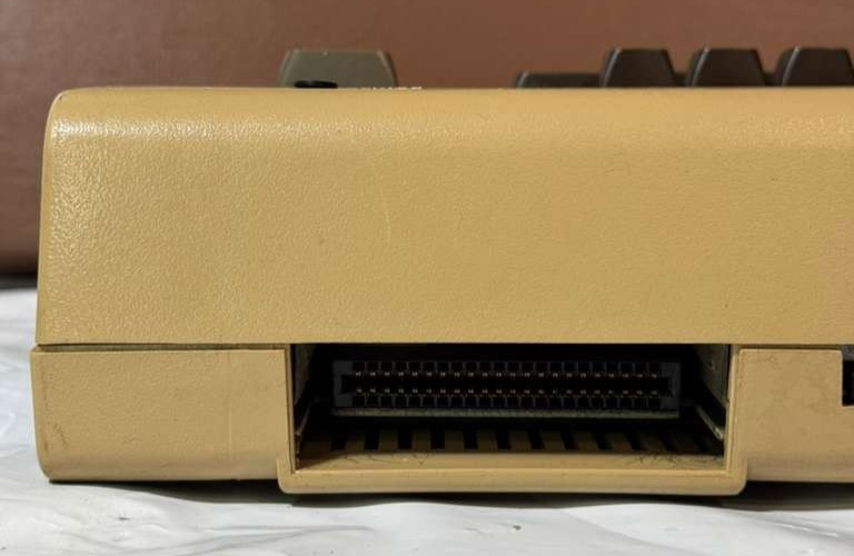Vintage Commodore 64 Home Computer – Classic 8-Bit Retro Gaming System
