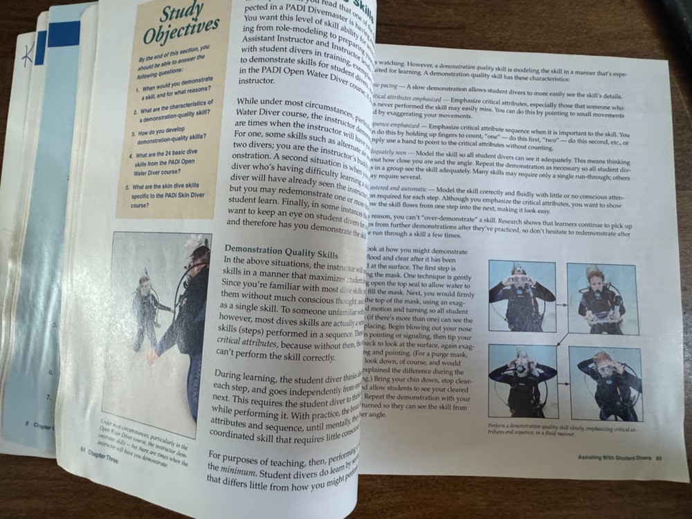 PADI DIVE COMPUTER & DIVEMASTER BOOKS & EDRPML ELECTRONIC SCUBA DIVING COMPUTER