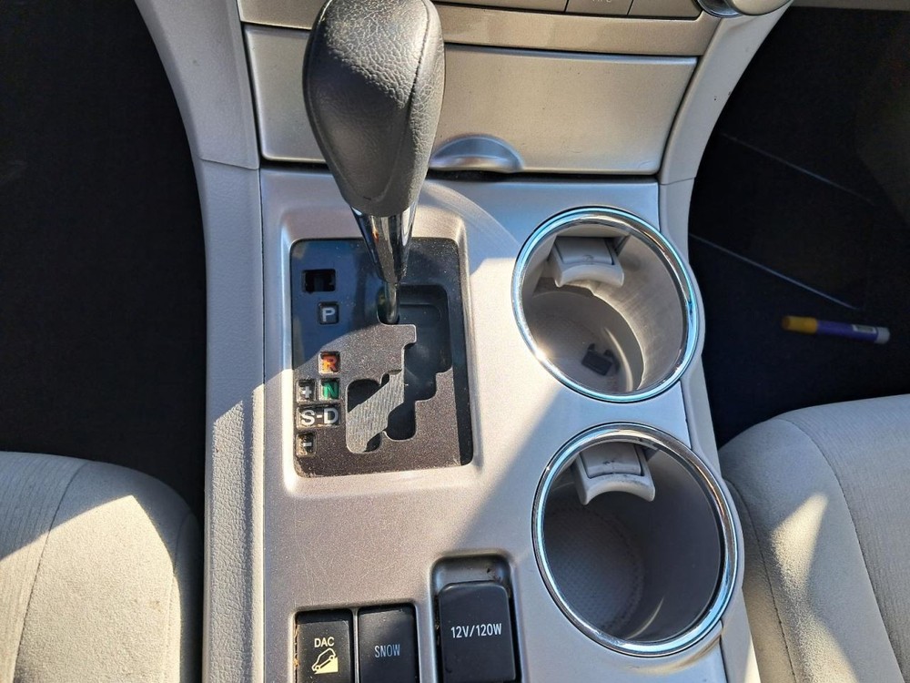 HIGHLANDR 2011 Glove Box 4850872